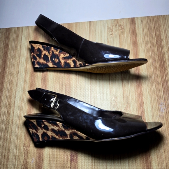BANDOLINO Rollup Wedge Women's Size 9 with 2 1/4 inch Animal Print Heels - Picture 1 of 5
